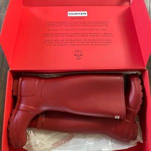 Womens US 7 tall Hunter boots